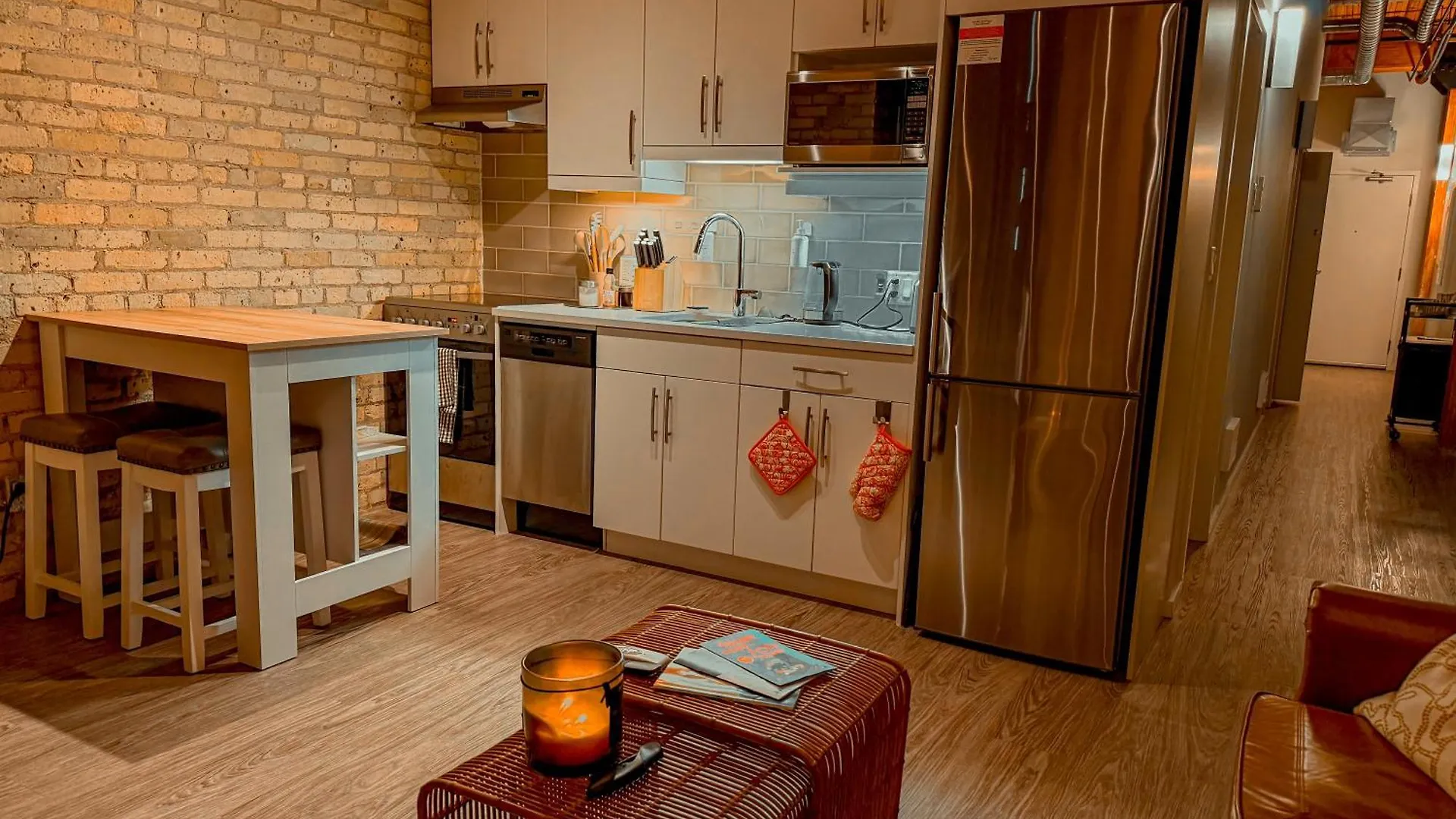 וויניפג Heart Of The City: Cozy 2-Bed Loft קנדה